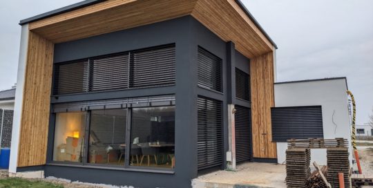 prevetrávaný obklad, odvetraný obklad, odvetraná fasáda, drevená fasáda. obklad zo sibírskeho smrekovca, Skyline Kontrast
